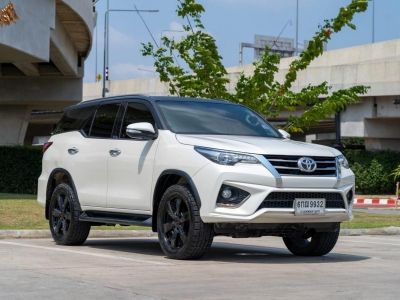 TOYOTA FORTUNER 2.8 V TRD Sportivo Black Top 4WD  ปี  2017